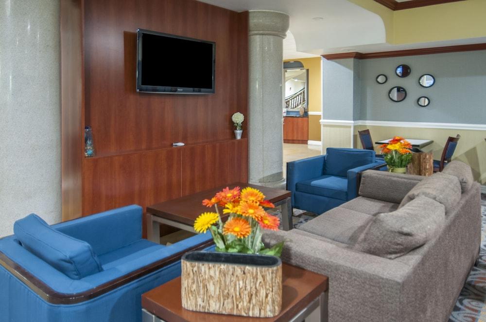 Holiday Inn Express and Suites Bakersfield Central by IHG photo 32