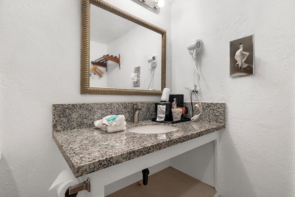 Heritage Inn Express Roseville photo 14