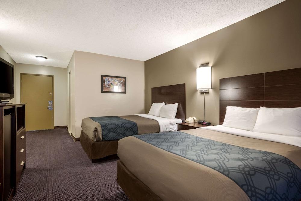 Econo Lodge Darien Lakes photo 25