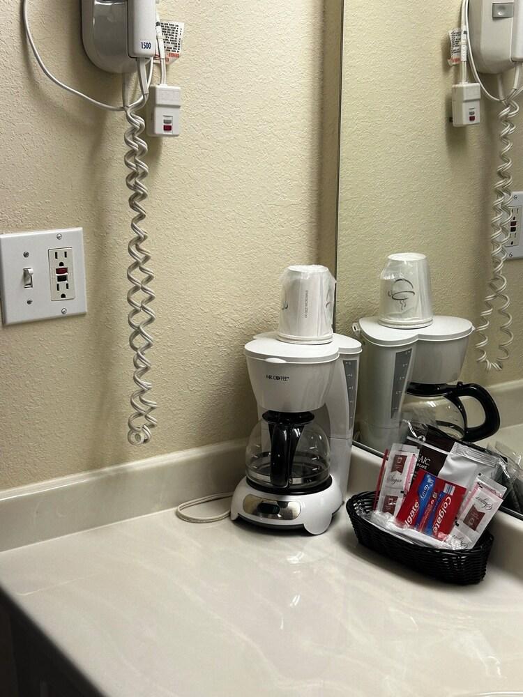 Ameristay Hotel Inn & Suites Waverly photo 5