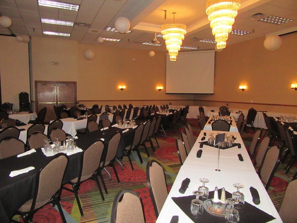 Express Suites Riverport Inn & Suites photo 18
