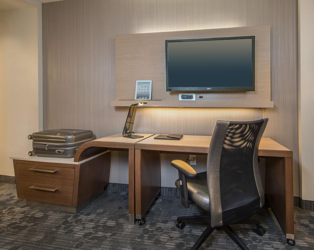 Courtyard Suwanee by Marriott photo 14
