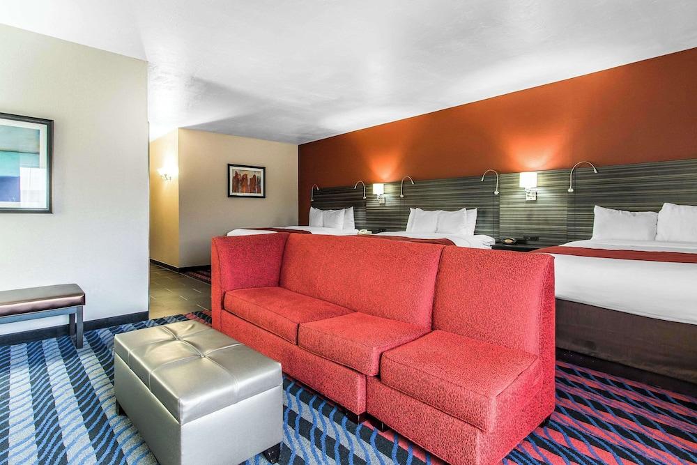 Comfort Suites Fairgrounds West photo 42