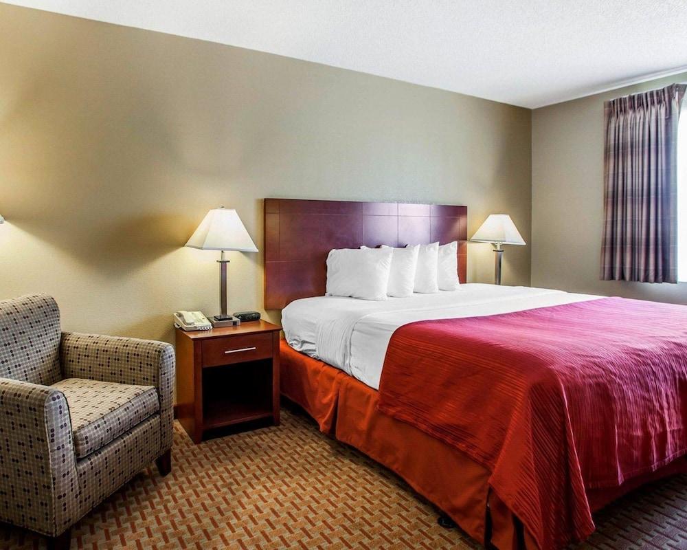 Quality Inn & Suites Davenport near I-80 photo 4