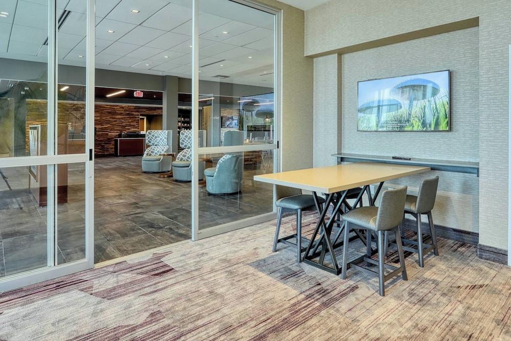 Courtyard by Marriott North Brunswick photo 36