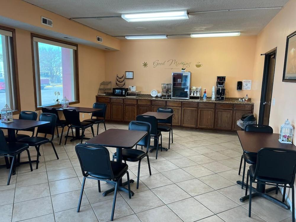 Travelerslodge Motel photo 13