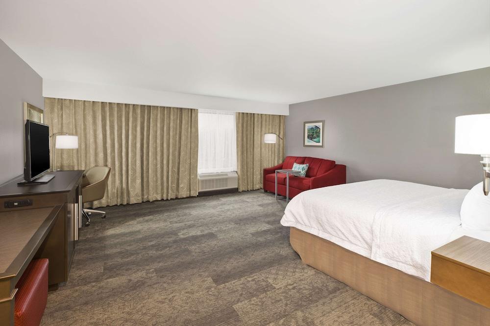 Hampton Inn by Hilton Detroit Dearborn photo 11
