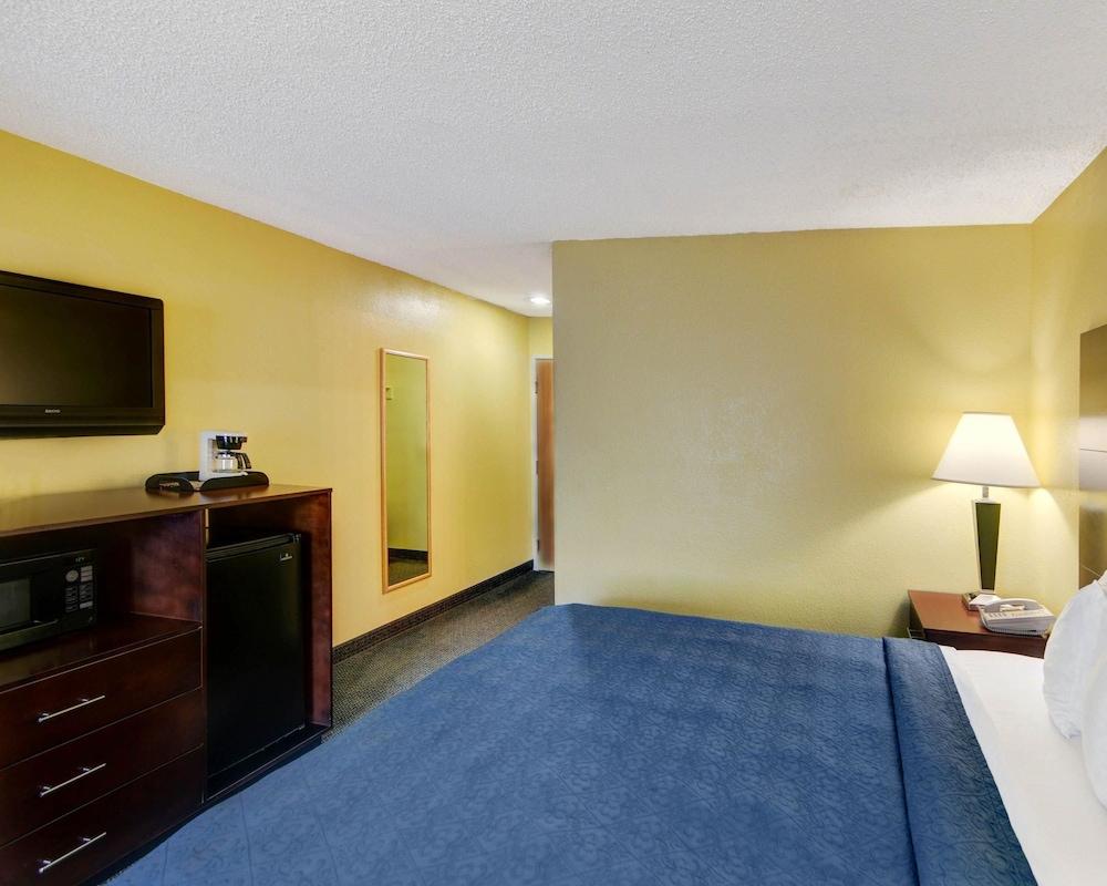 Quality Inn & Suites Grand Prairie South photo 16