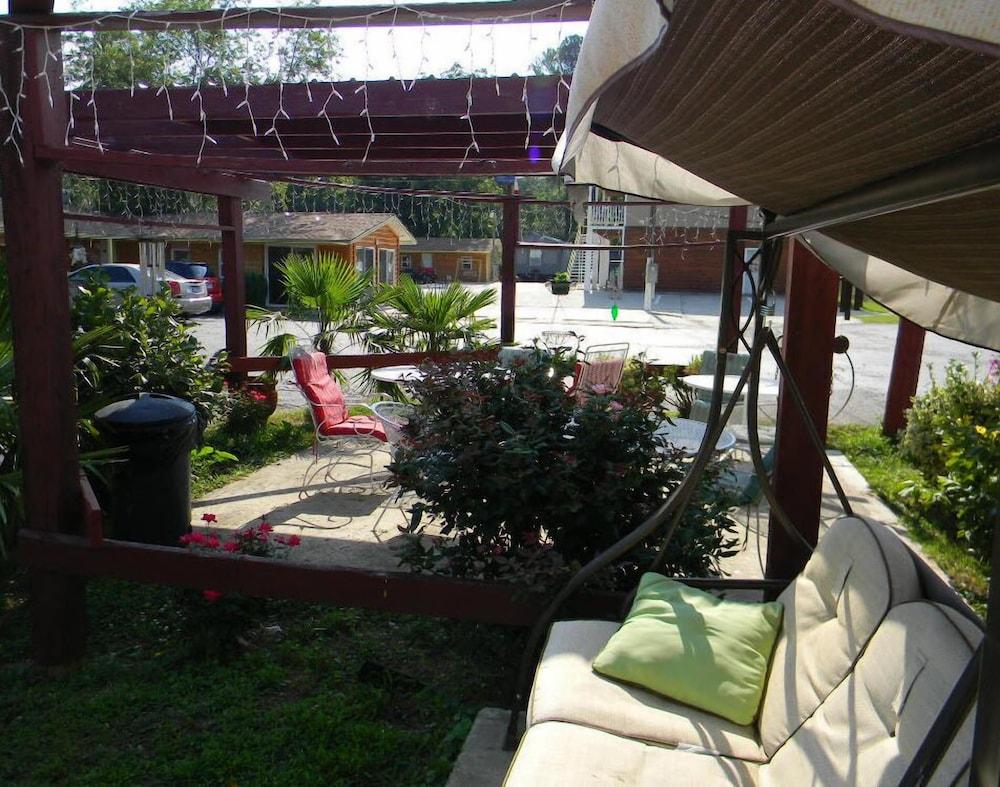 Little Shamrock Motel photo 31