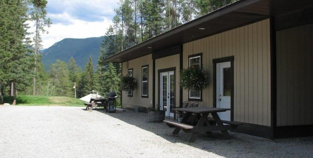 Evergreen Motel photo 23