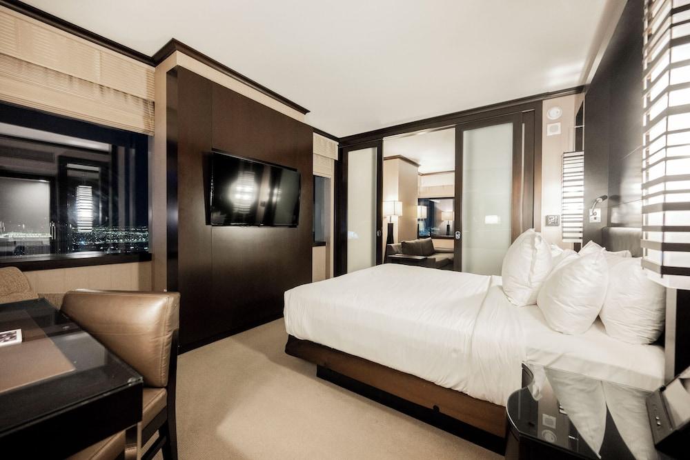 StripViewSuites at Vdara photo 26