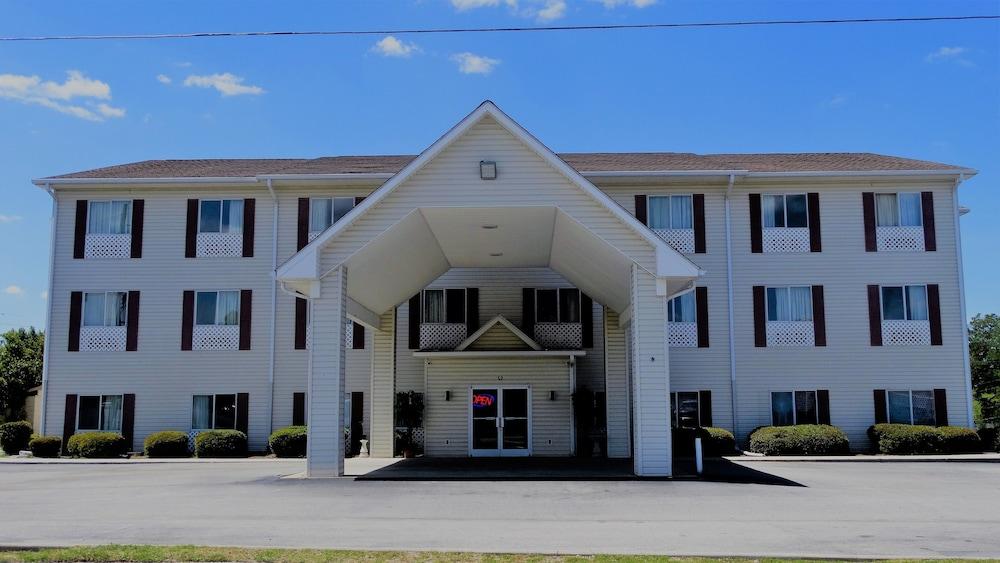 Oak Tree Inn & Suites photo 1