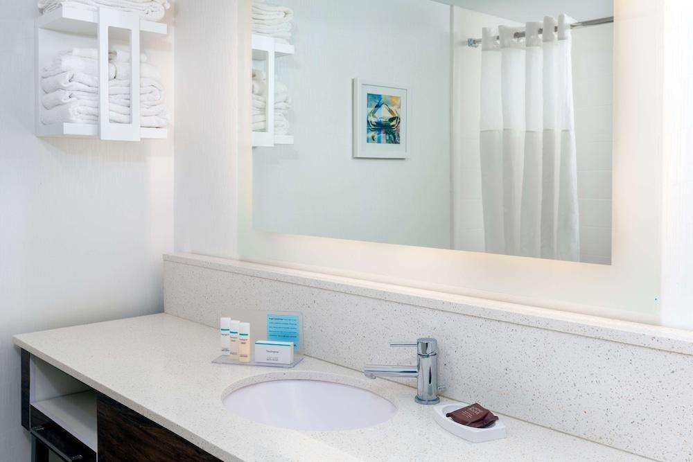 Hampton Inn Salisbury photo 14