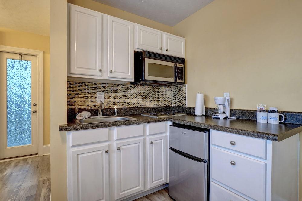 Tiffany's Motel & Condos photo 18