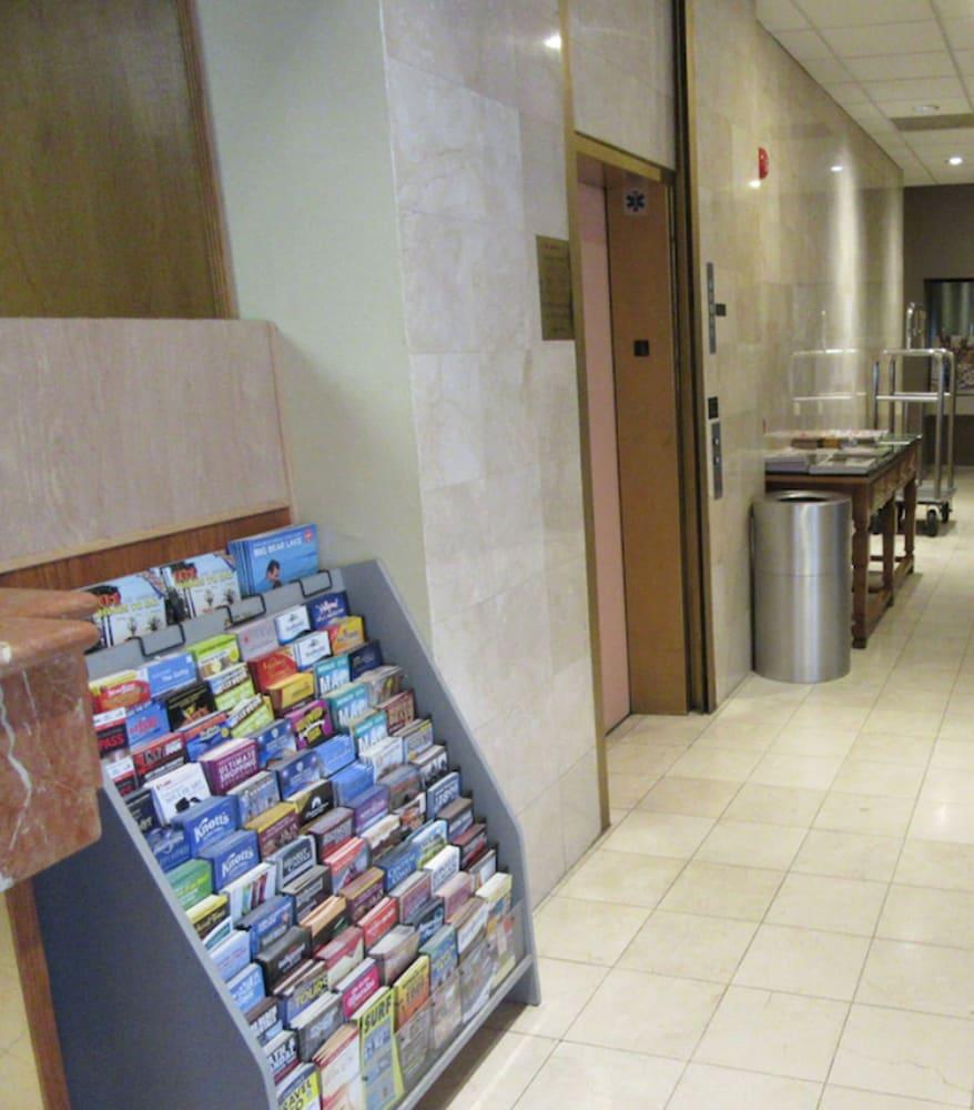 Ramada by Wyndham Los Angeles/Koreatown West photo 4