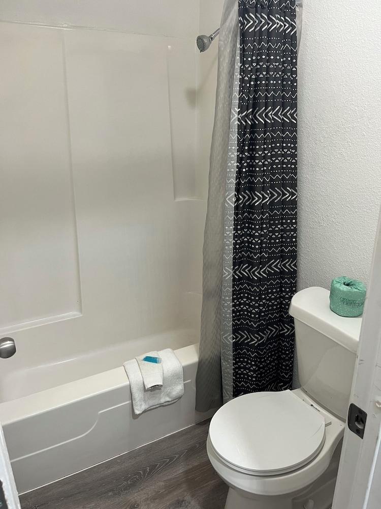 Glen Rose Inn and Suites photo 9