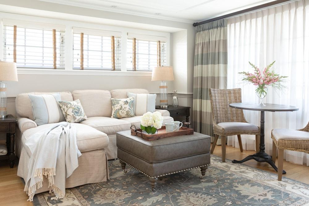 Vineyard Square Hotel & Suites photo 15
