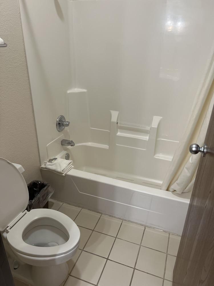 Express Inn & Suites photo 58