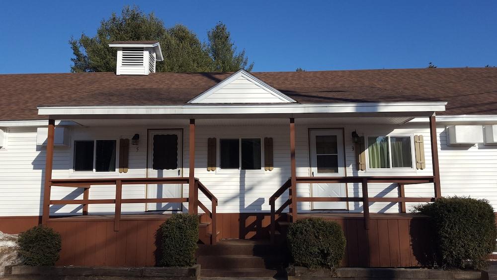 Riverbank Motel and Cabins photo 4