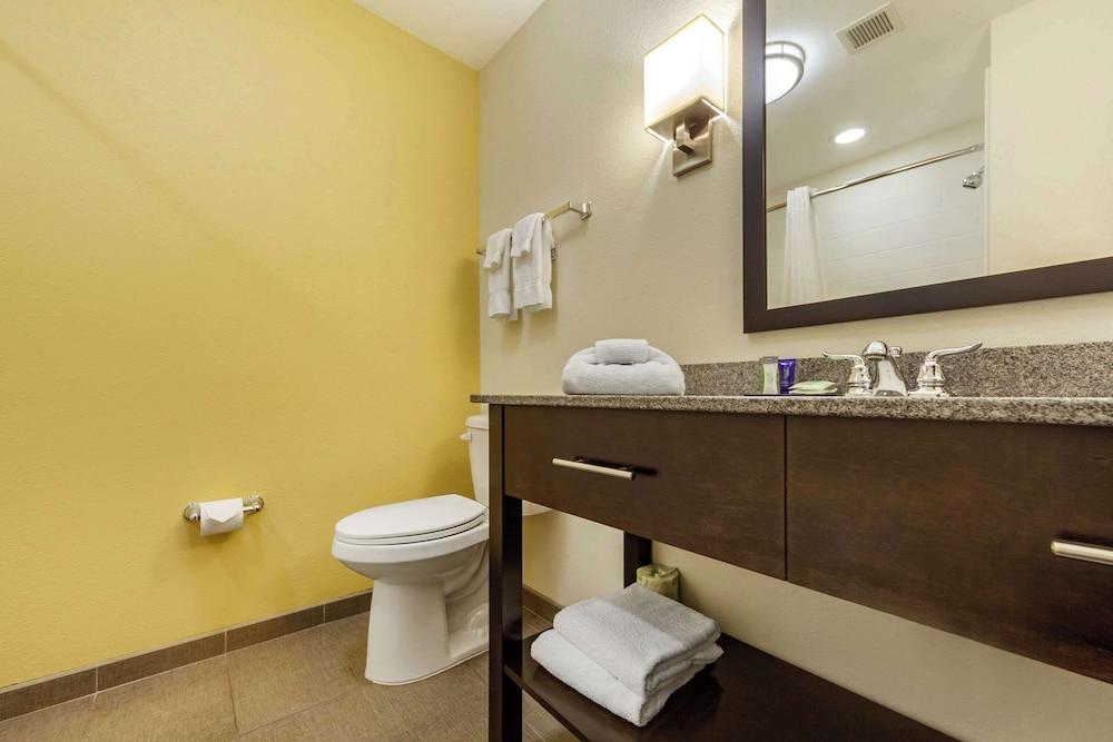 Sleep Inn & Suites Fargo Medical Center photo 18