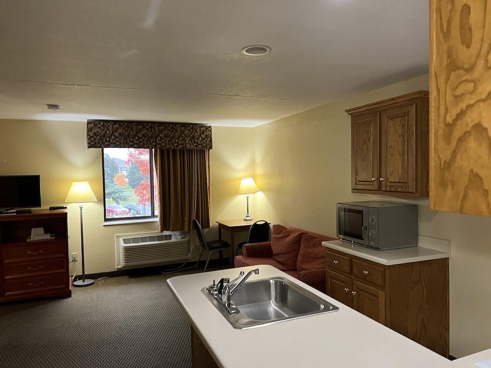 Express Inn & Suites photo 51