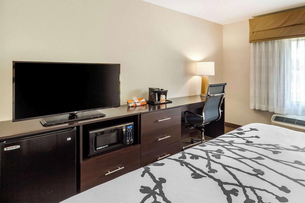 Sleep Inn & Suites Fargo Medical Center photo 17