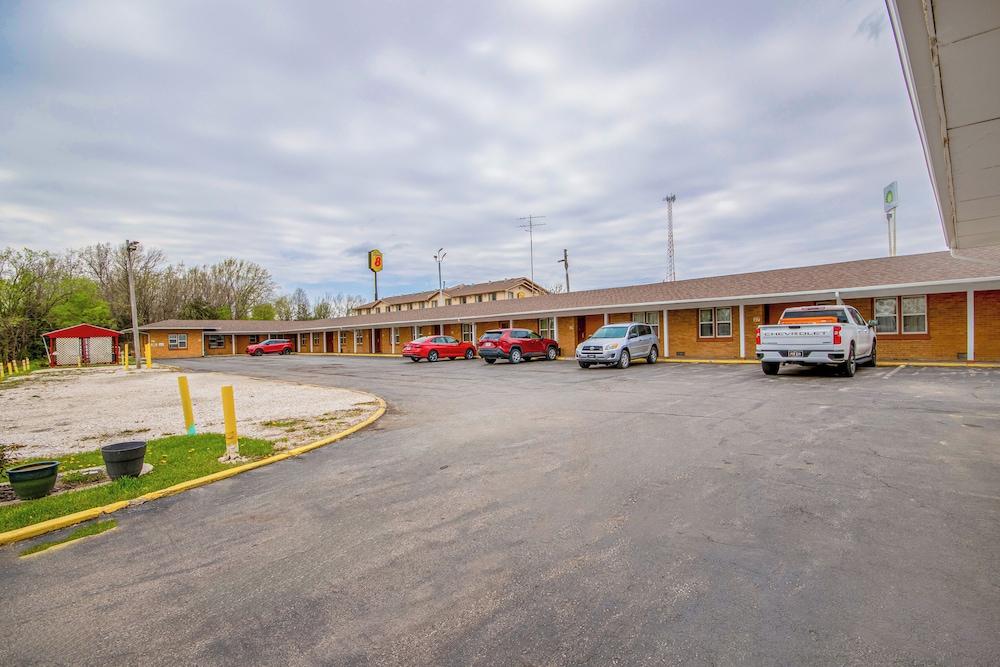OYO Travelier Motel photo 14