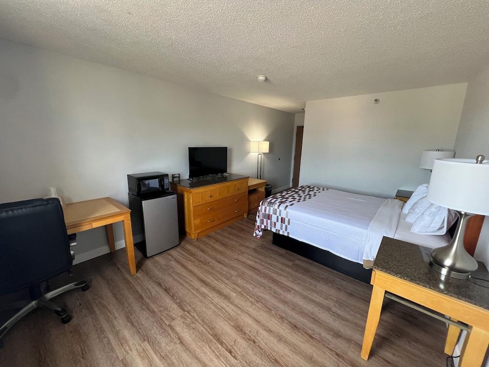 Economy 7 Inn - Norfolk photo 29