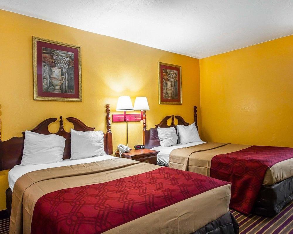 Econo Lodge Dyersburg I-155 photo 10