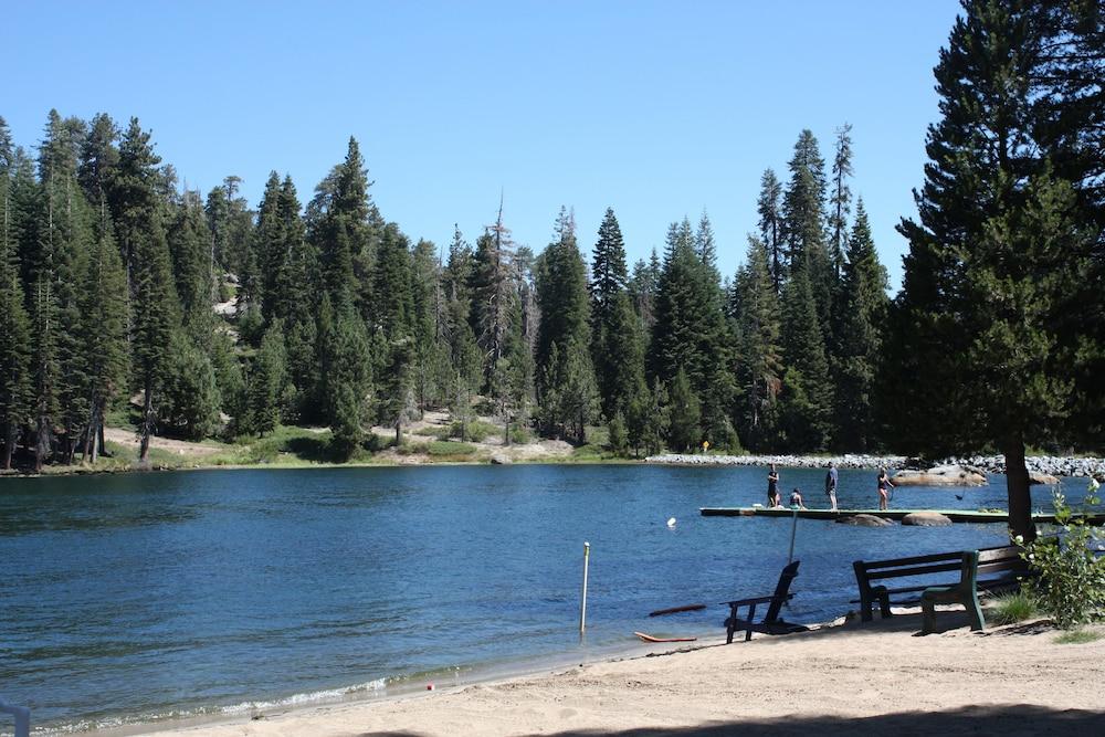 Montecito Sequoia Lodge photo 65