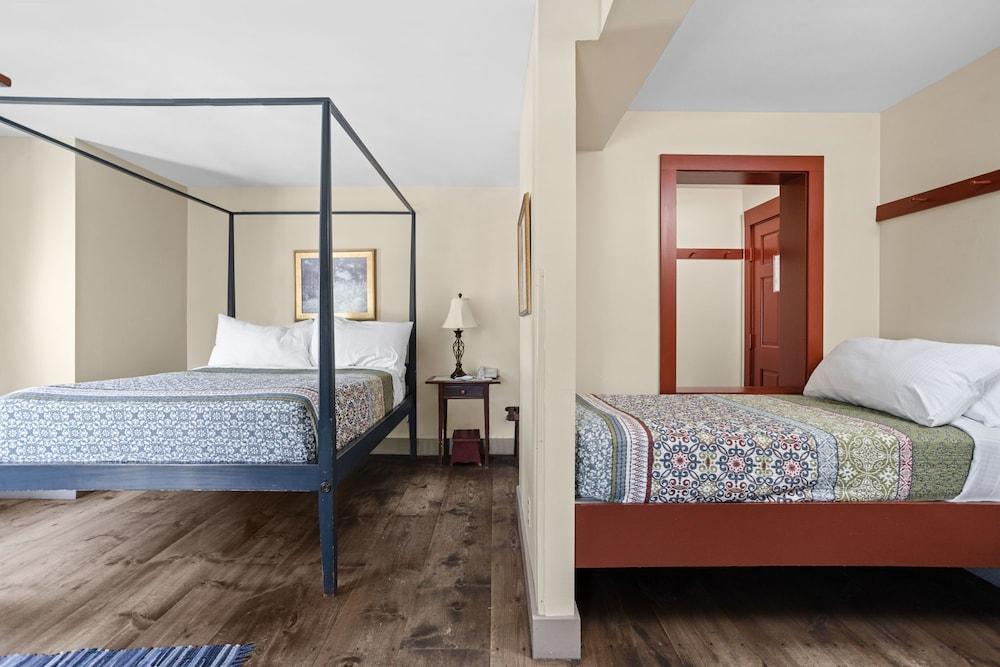 Artists Colony Inn photo 47