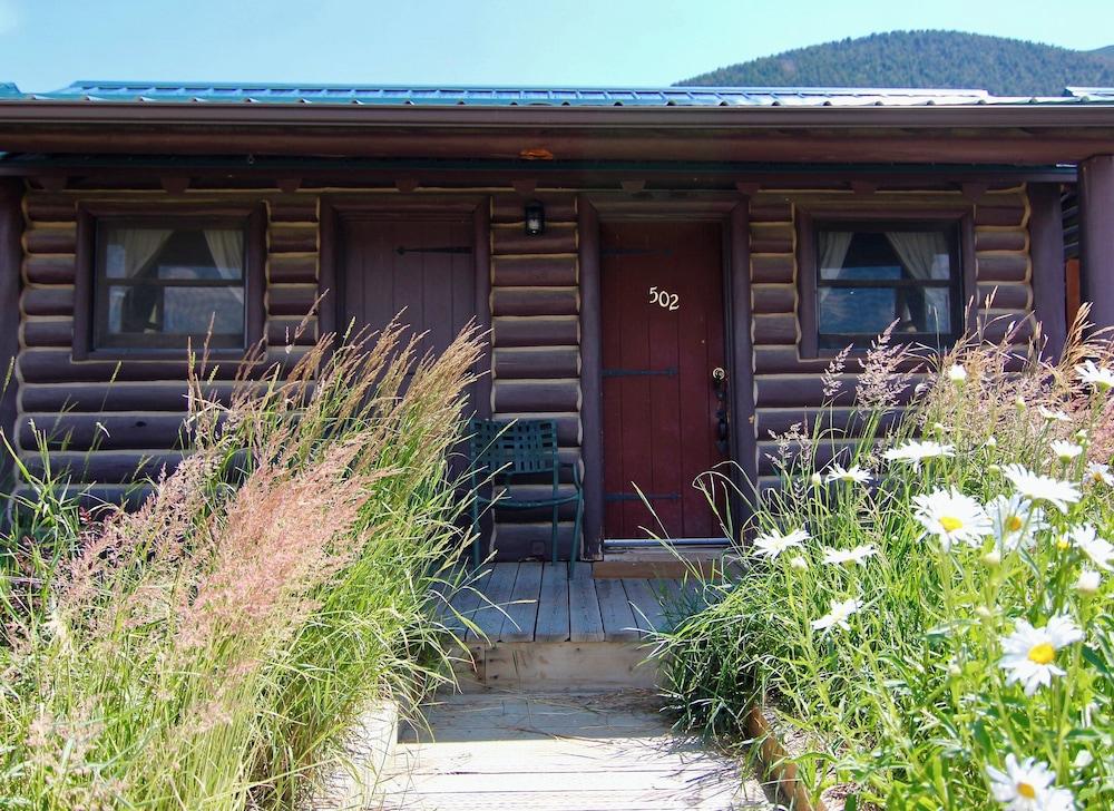 Chico Hot Springs Resort & Day Spa photo 93