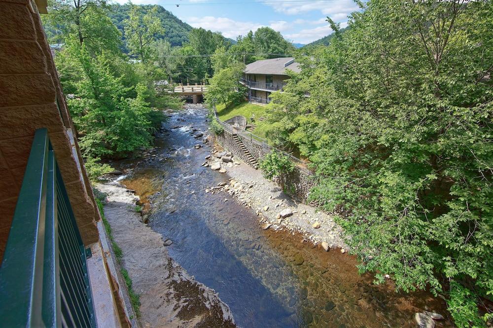 Old Creek Lodge photo 42