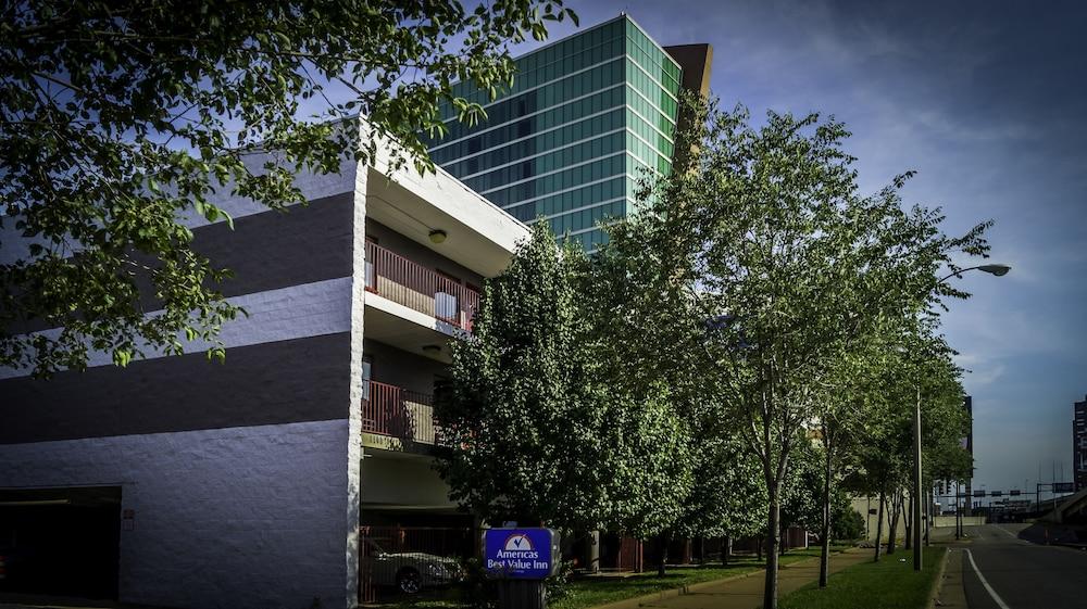 Americas Best Value Inn St. Louis Downtown photo 13