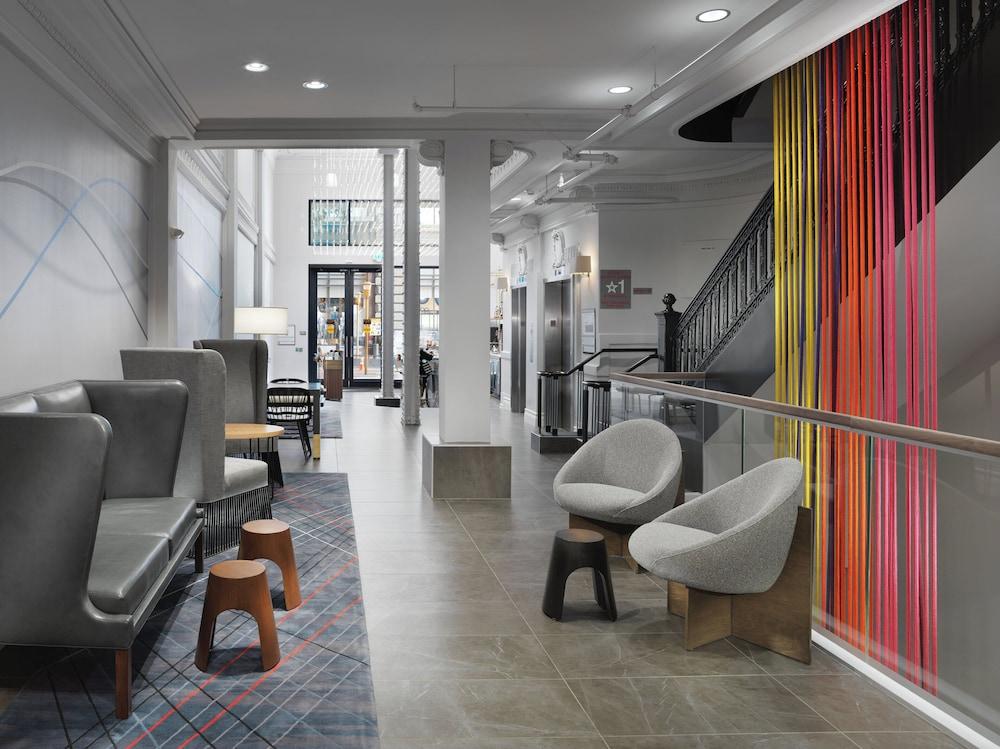 Axiom Hotel photo 2