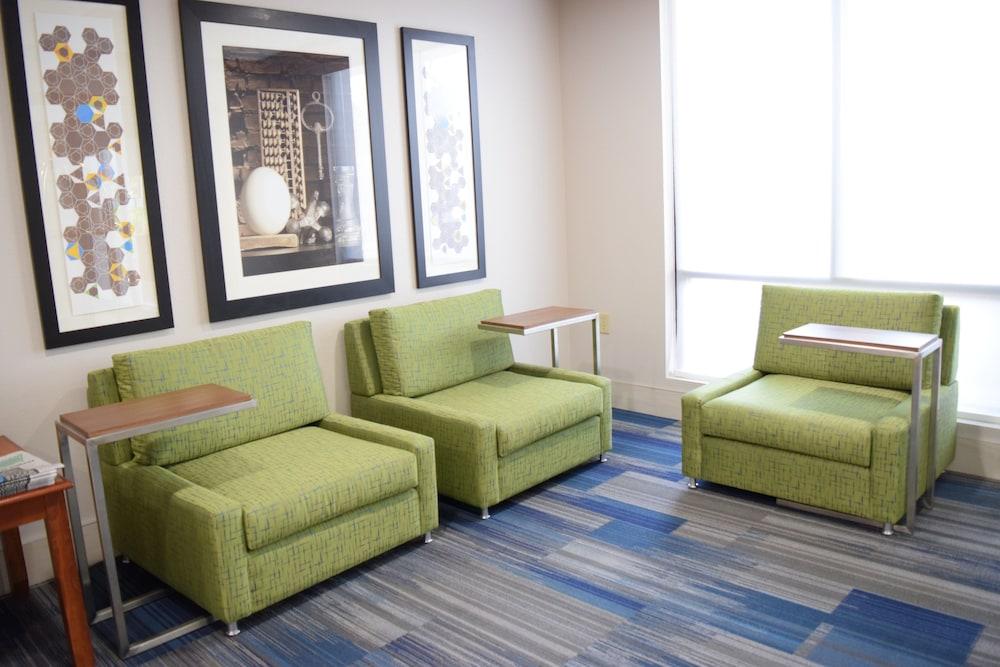 Holiday Inn Express Hotel & Suites West I 10 by IHG photo 2