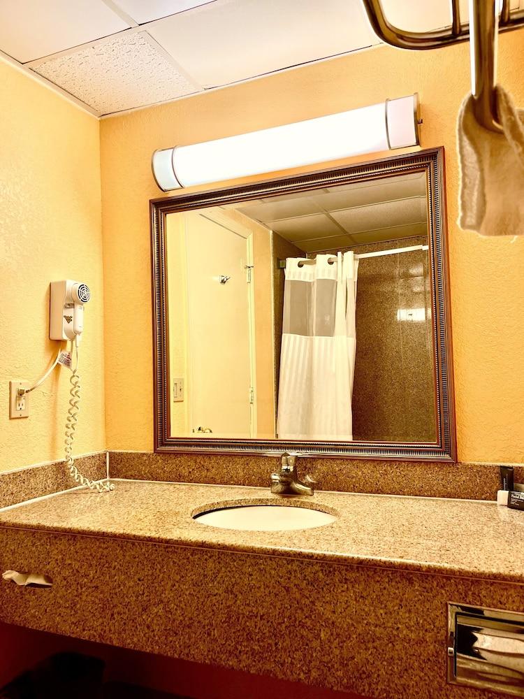 Hotel M Morgantown - WVU Area photo 15