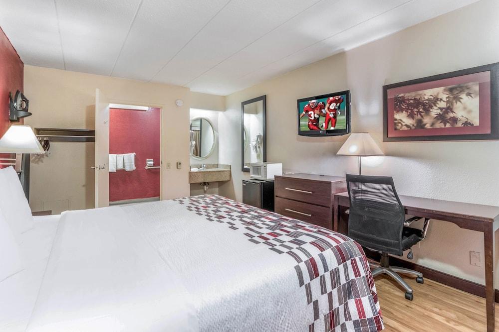 Red Roof Inn Columbia, MO photo 23