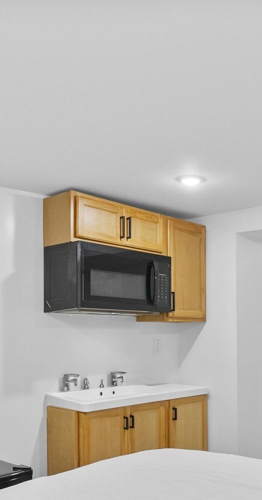 Extended Stay Comfy Suites FT photo 28