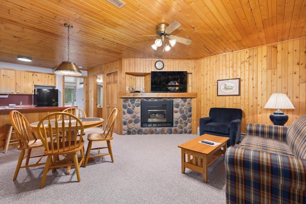 The Lodges at Breezy Point photo 96