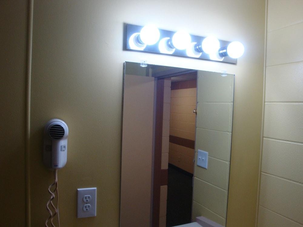 Economy Inn photo 14