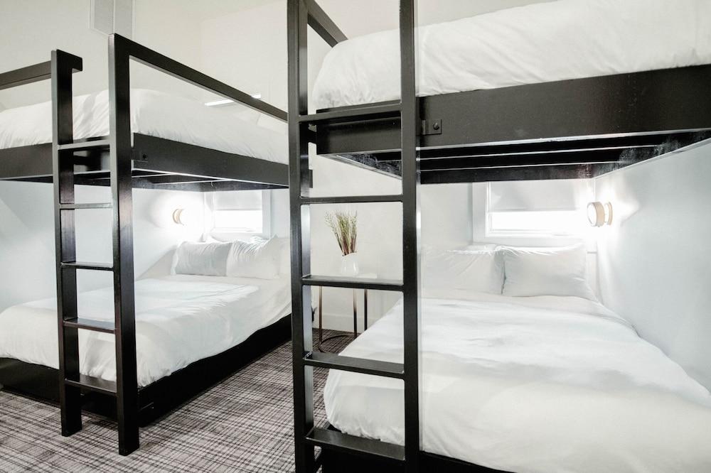 Reunion Hotel photo 52