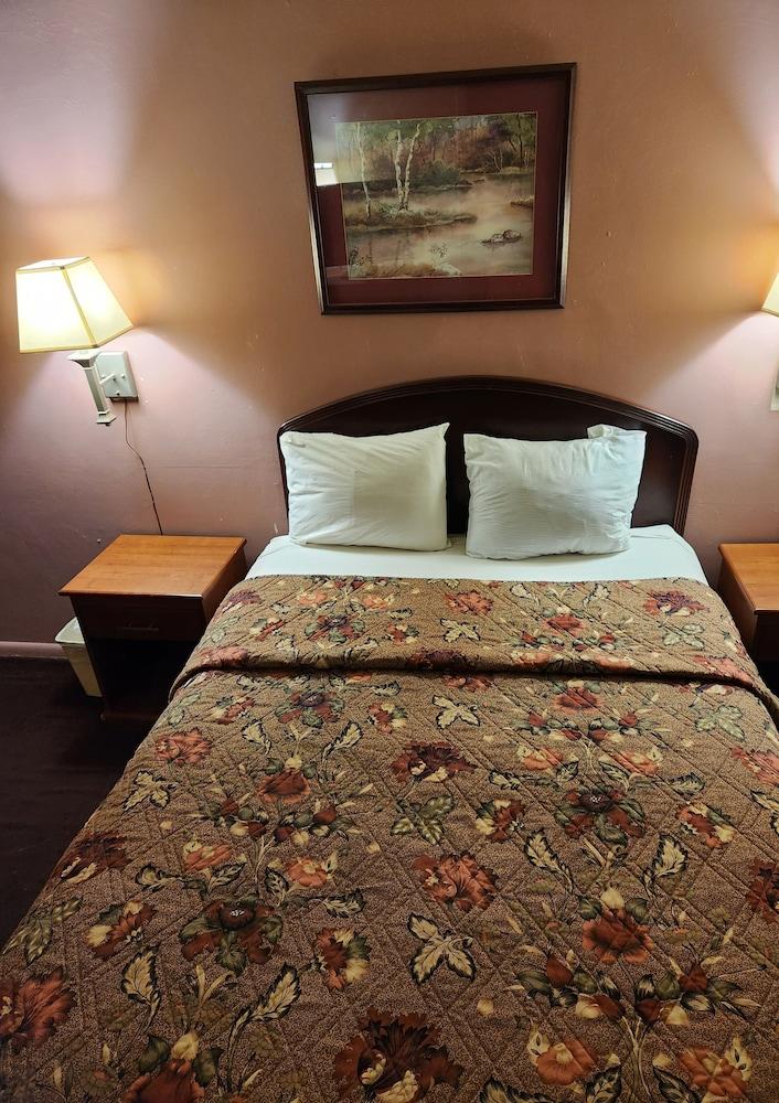 Royal Motel photo 51