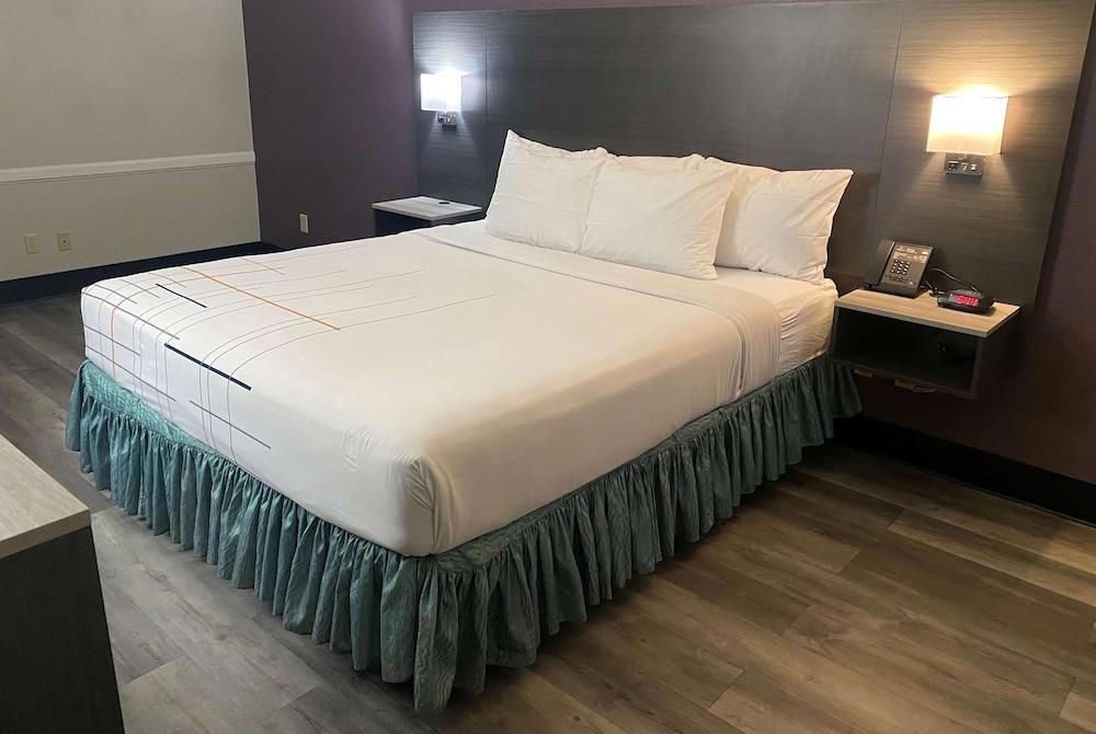 La Quinta Inn by Wyndham Bakersfield South photo 5