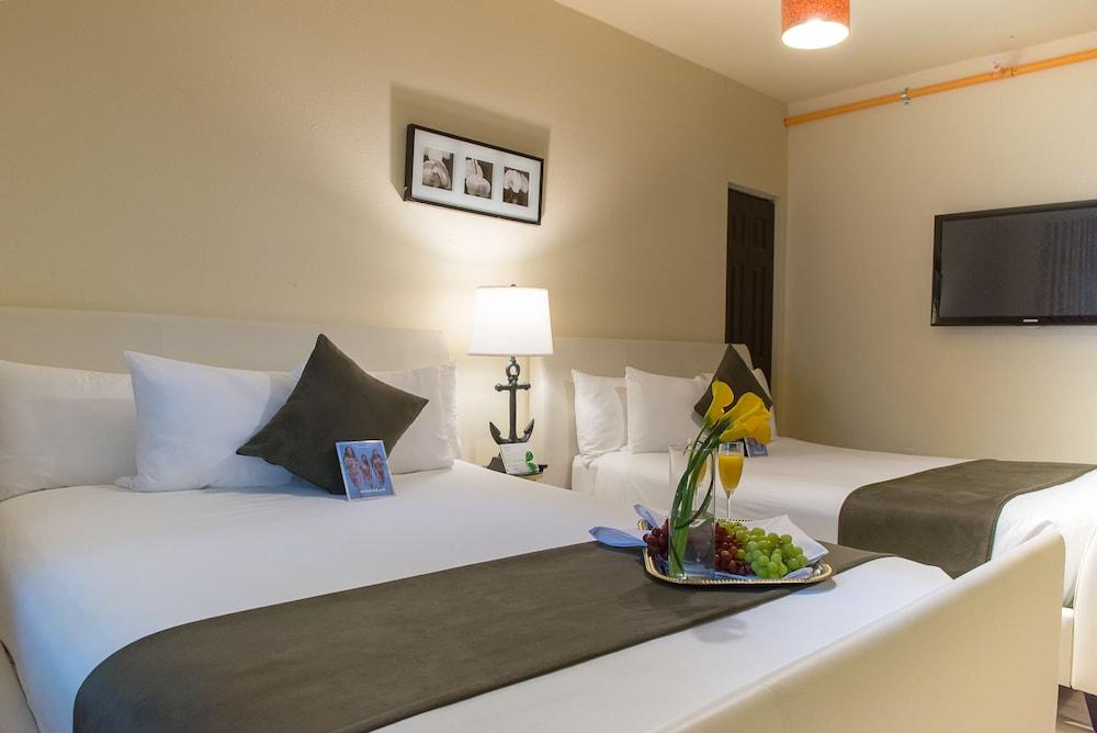 Tradewinds Apartment Hotel photo 8