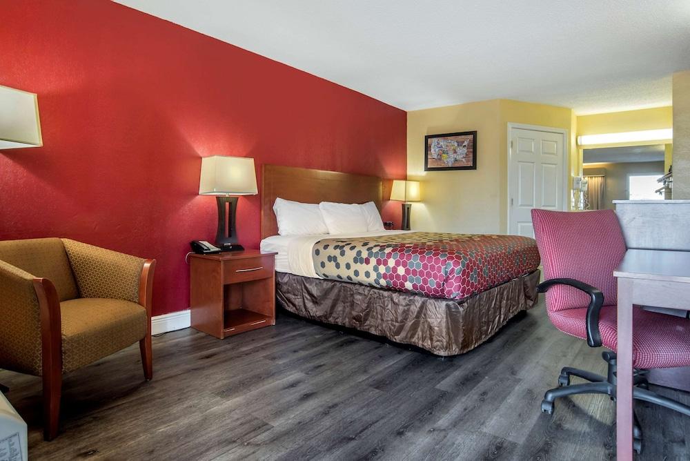 Econo Lodge Tupelo Barnes Crossing photo 10