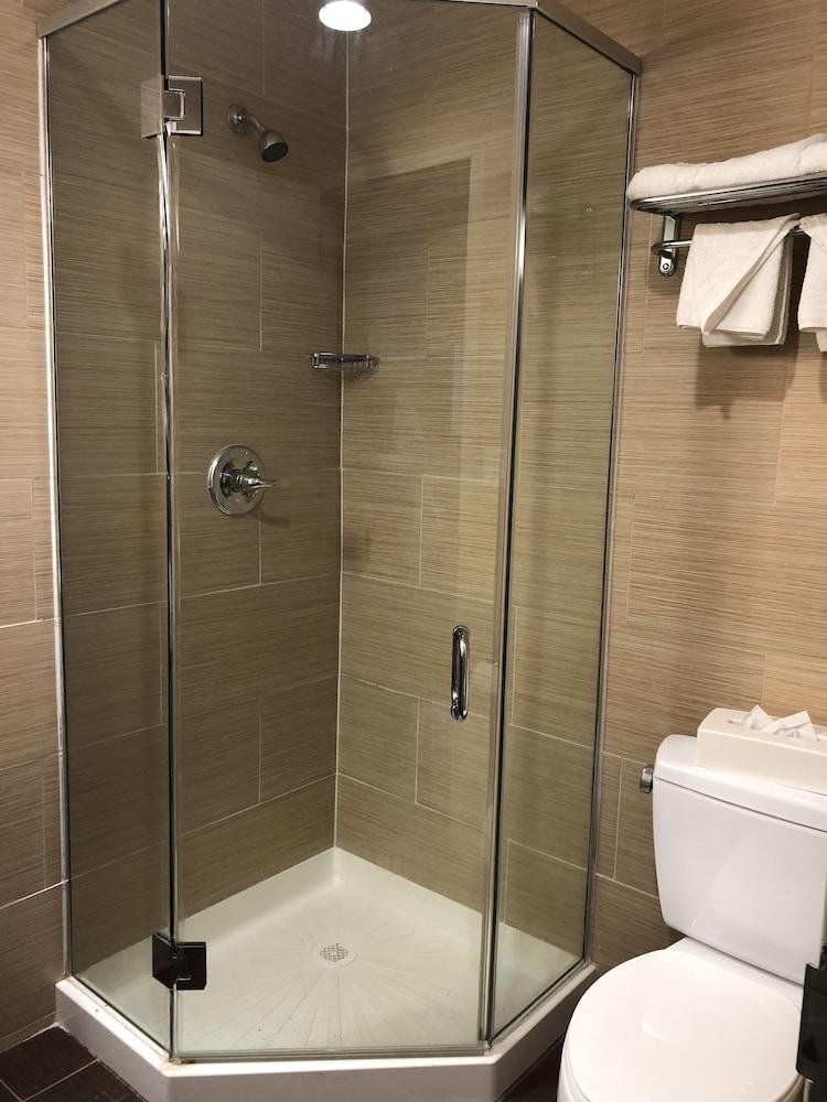 Days Inn by Wyndham Brooklyn Borough Park photo 26