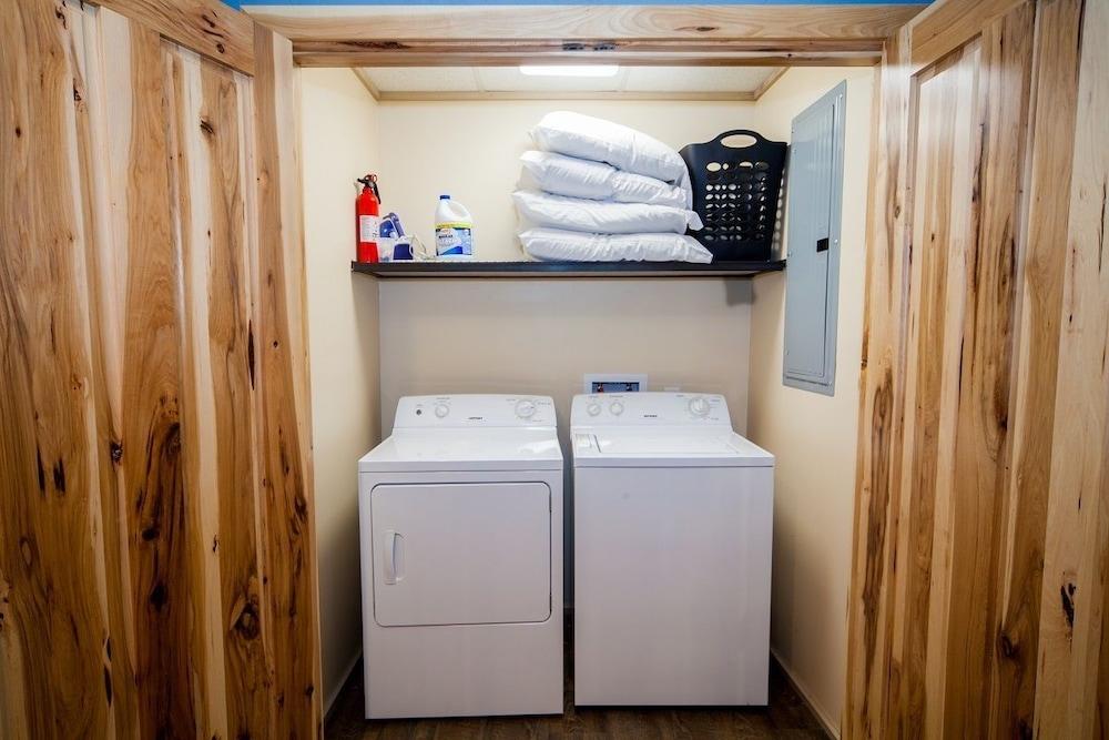 Log Cabin Lodge & Suites photo 49
