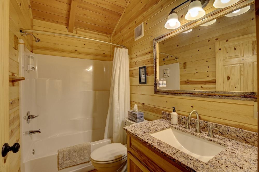 Rustic Ridge Cabins, Charming Retreat (3 Options!) photo 26