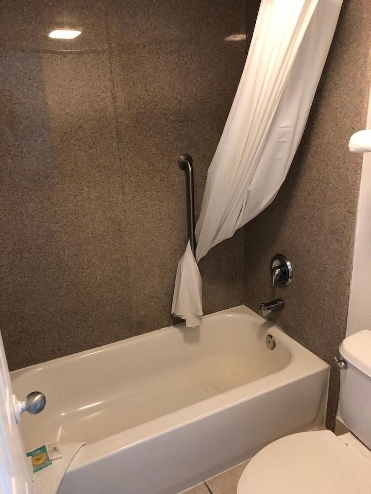 Budget Inn Cocoa photo 11